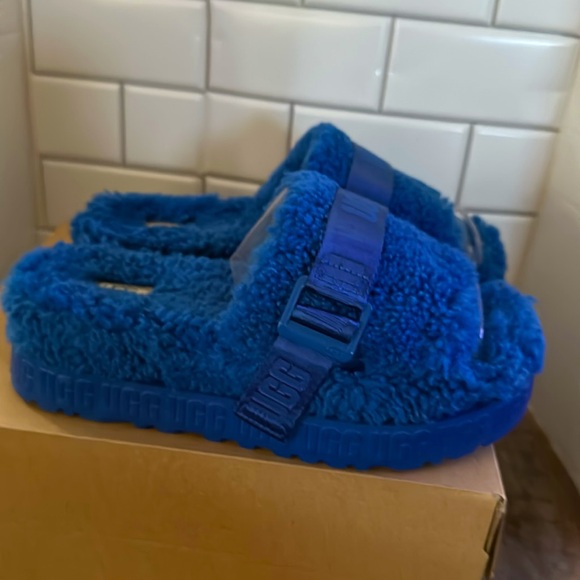 UGG FLUFFITA Slides - Picture 2 of 5